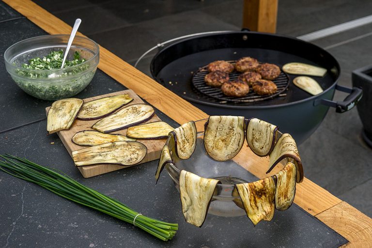 Auberginen-Feta-Röllchen mit Buletten - bigBBQ