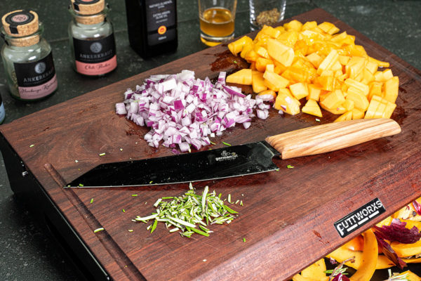 Lammlachse an Ziegenkäsetaler mit Kaki Chutney - bigBBQ