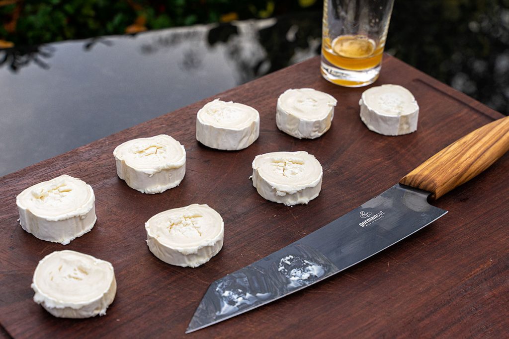Lammlachse an Ziegenkäsetaler mit Kaki Chutney - bigBBQ