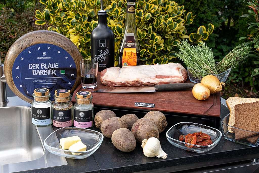 Schweinelachs mit Balsamico-Rosmarin-Marinade an gefüllte Rote Bete ...