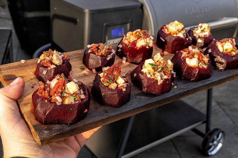 Schweinelachs mit Balsamico-Rosmarin-Marinade an gefüllte Rote Bete ... Schweinelachs mit Balsamico-Rosmarin-Marinade an gefüllte Rote Bete ...