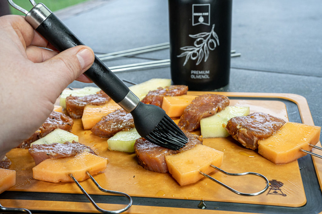 Fruchtige Filet-Melonen-Spieße aus Weber´s Gasgrillbibel - bigBBQ Fruchtige Filet-Melonen-Spieße aus Weber´s Gasgrillbibel - bigBBQ