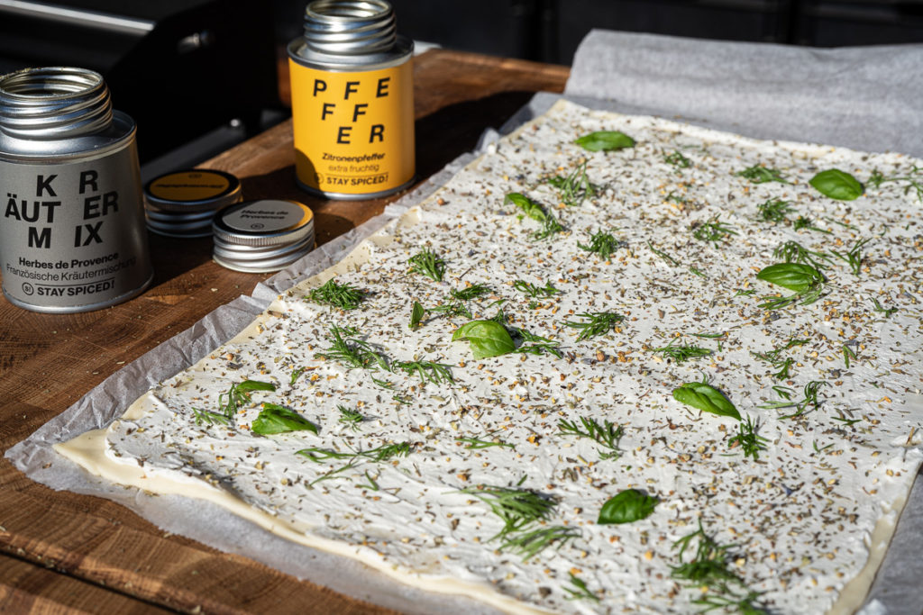Lachszopf mit Honig-Senf-Dip - bigBBQ
