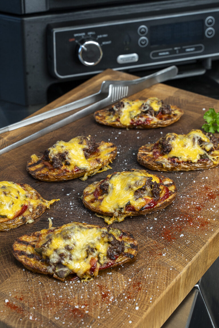 Cheeseburger-Kartoffeln vom Ninja Woodfire Pro XL - bigBBQ